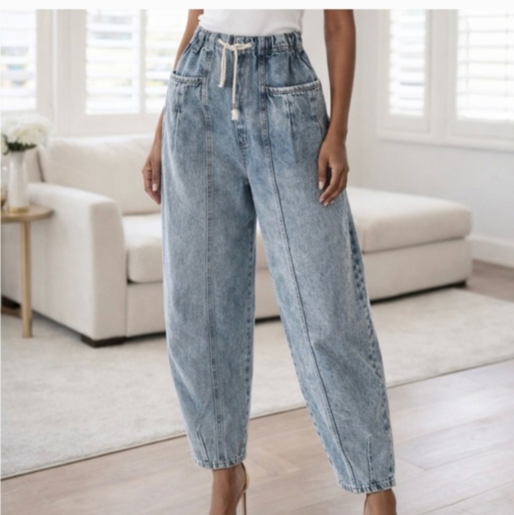 NEW Very Jean Light True Blues Barrel Jeans NWT Size Small